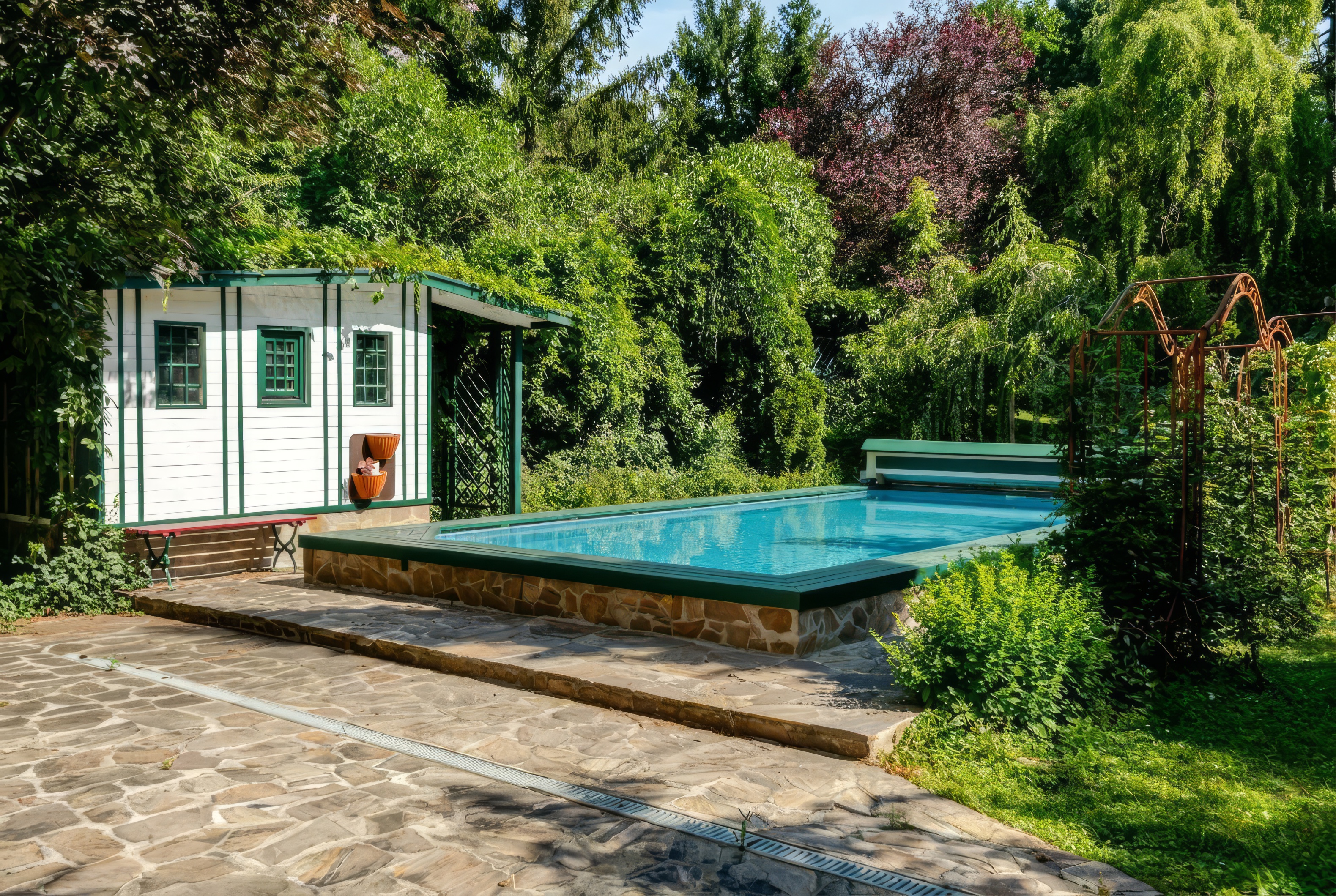 Außenansicht mit Pool